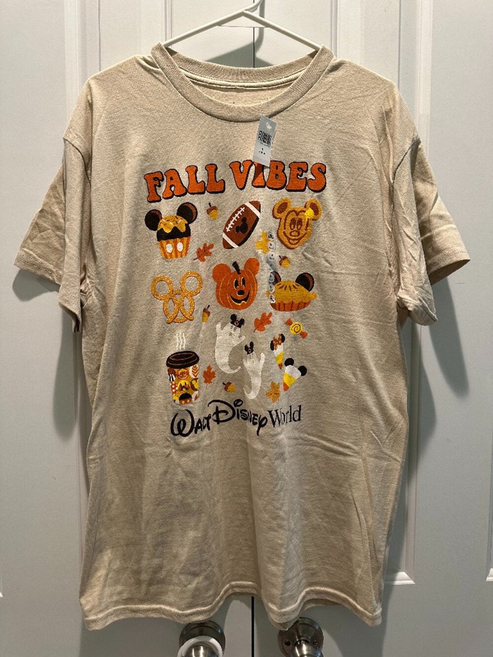 NEW NWT Disney Parks WDW Fall Vibes Halloween Snacks Football Tee Medium